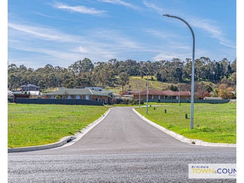 16 Bruce Close, Armidale NSW 2350