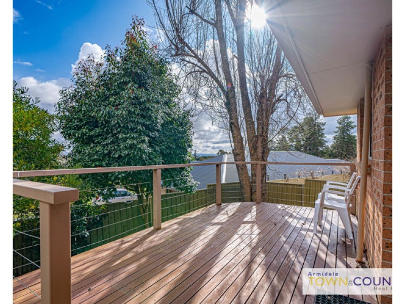 2/8 Nathaniel Pidgeon Drive, Armidale NSW 2350