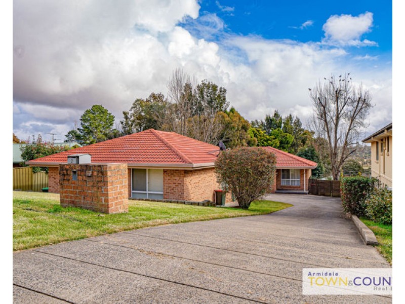 2/8 Nathaniel Pidgeon Drive, Armidale NSW 2350