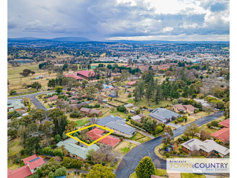 2/8 Nathaniel Pidgeon Drive, Armidale NSW 2350