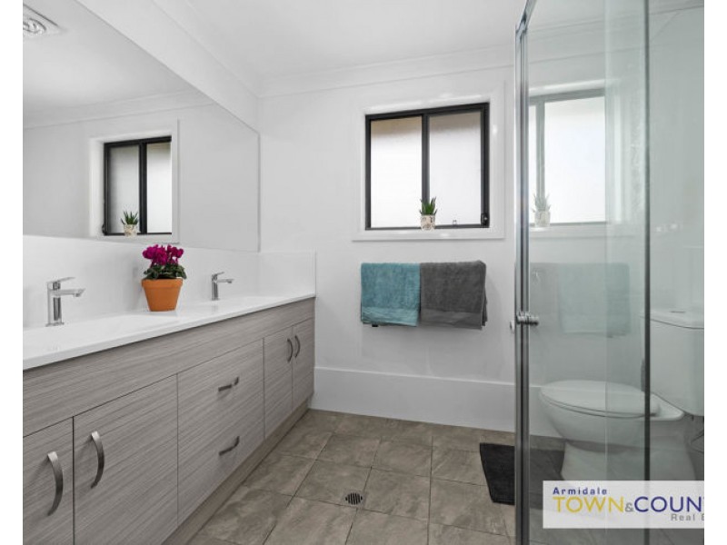 2 Dala Lane, Armidale NSW 2350
