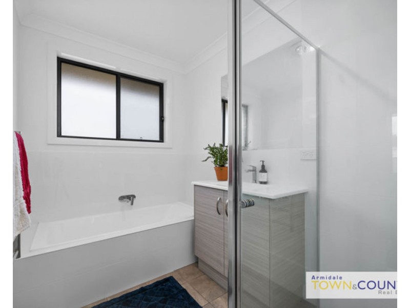 2 Dala Lane, Armidale NSW 2350