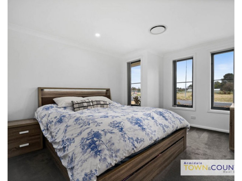2 Dala Lane, Armidale NSW 2350