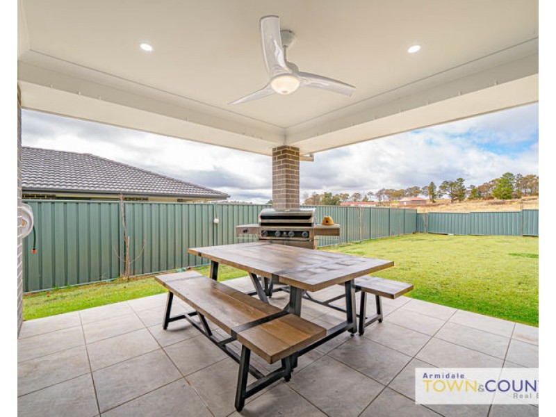 2 Dala Lane, Armidale NSW 2350