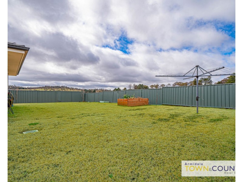 2 Dala Lane, Armidale NSW 2350