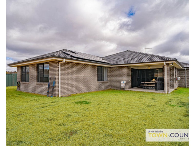 2 Dala Lane, Armidale NSW 2350