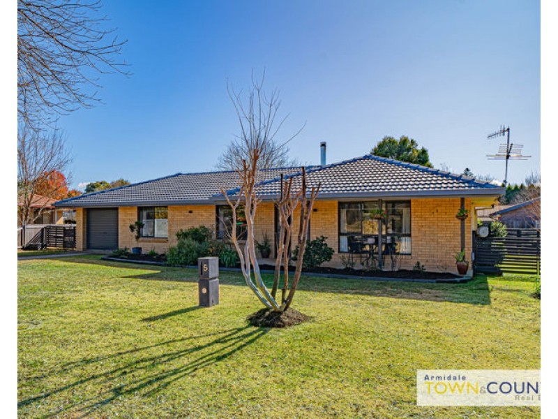5 Cynthia Crescent, Armidale NSW 2350