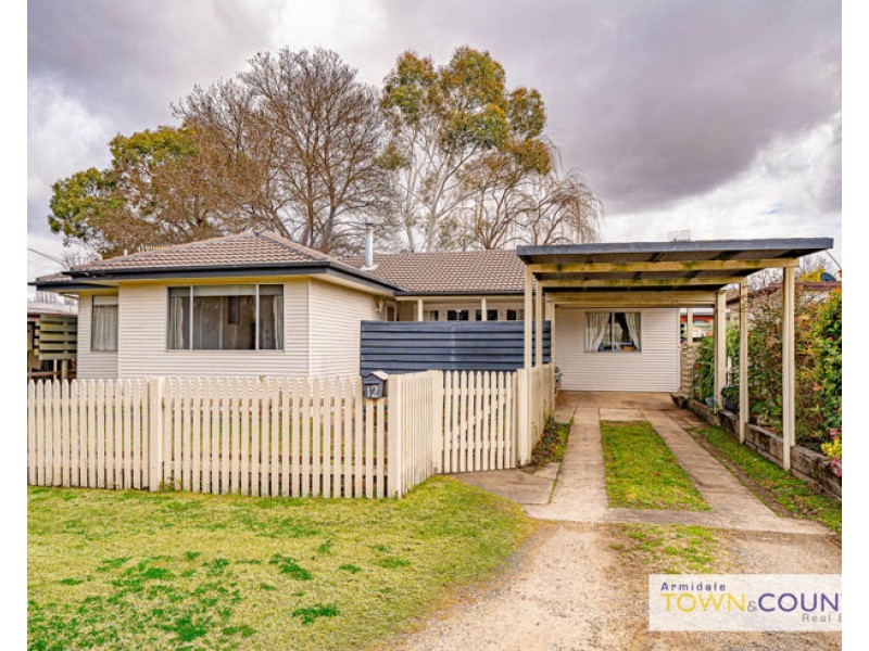 12 Holmes Avenue, Armidale NSW 2350