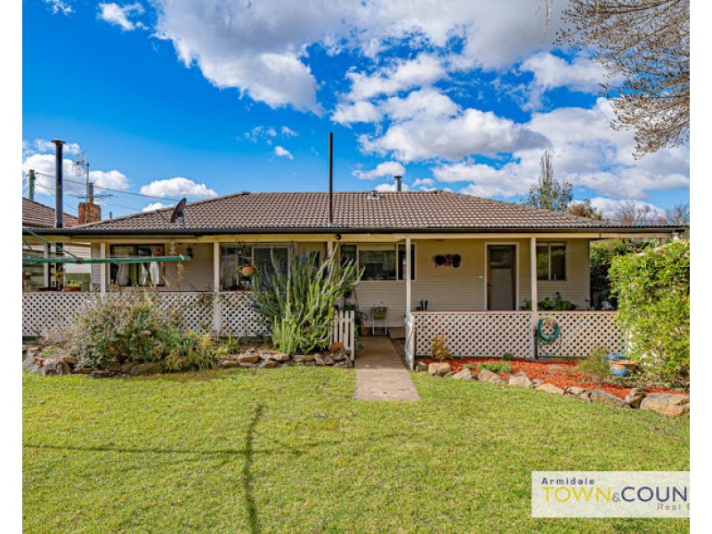 12 Holmes Avenue, Armidale NSW 2350