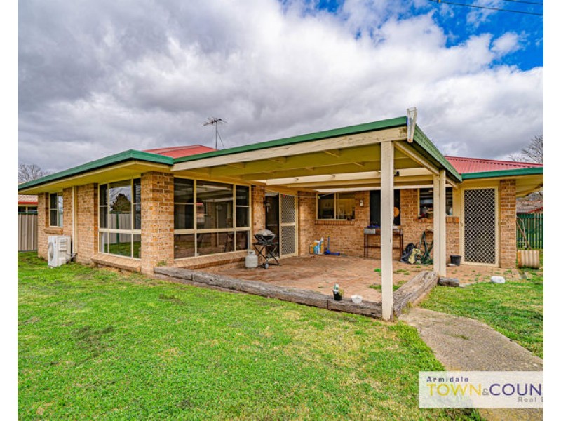 19 Ishbell Drive, Armidale NSW 2350