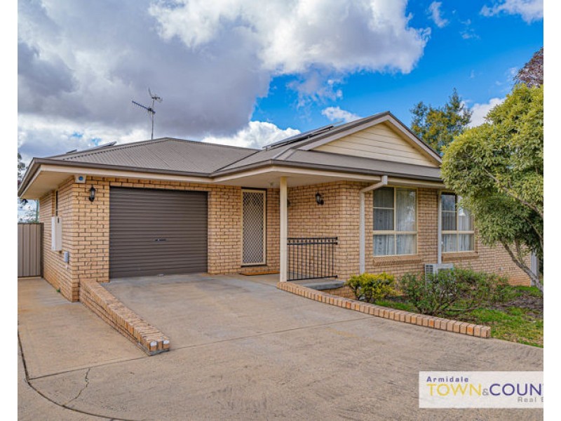 2/2 Keena Close, Armidale NSW 2350
