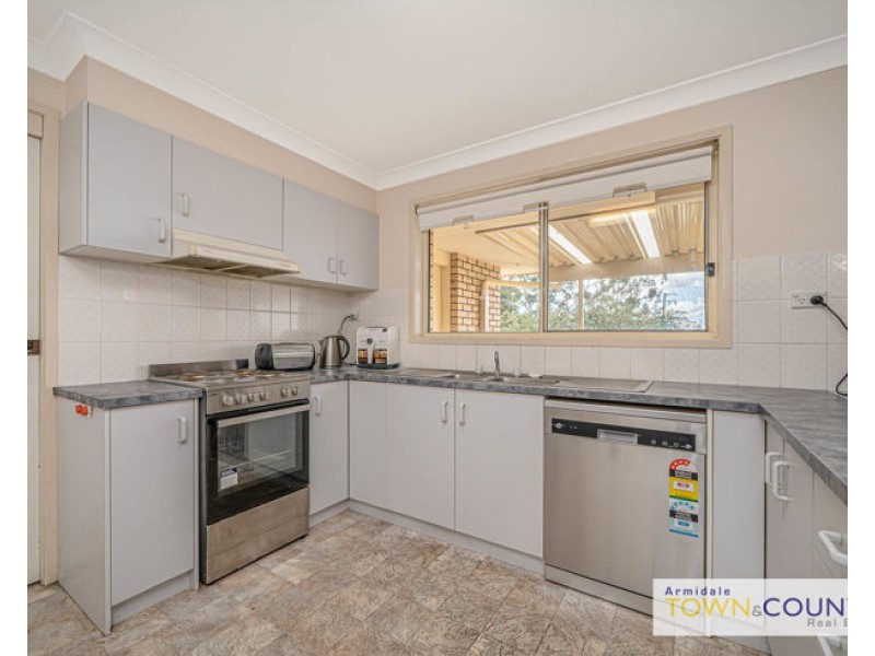 2/2 Keena Close, Armidale NSW 2350