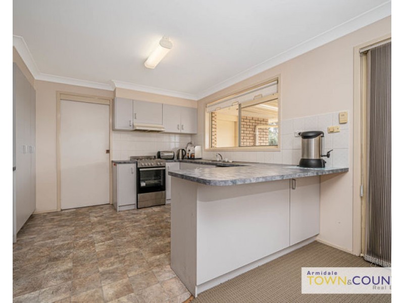 2/2 Keena Close, Armidale NSW 2350