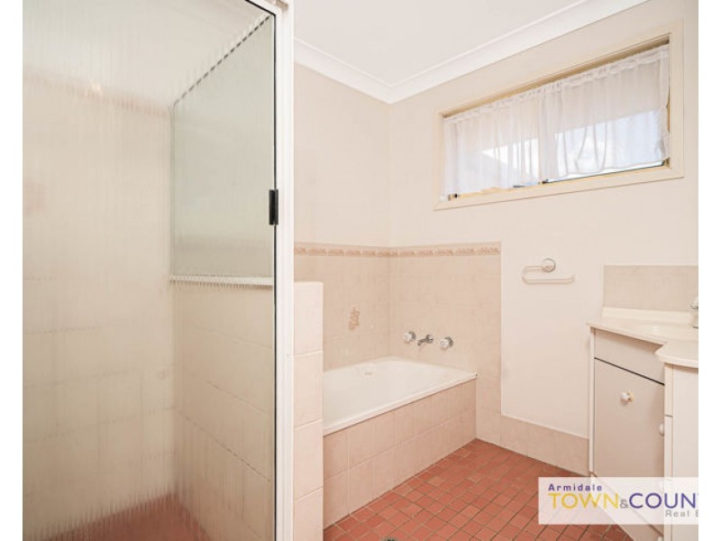 2/2 Keena Close, Armidale NSW 2350