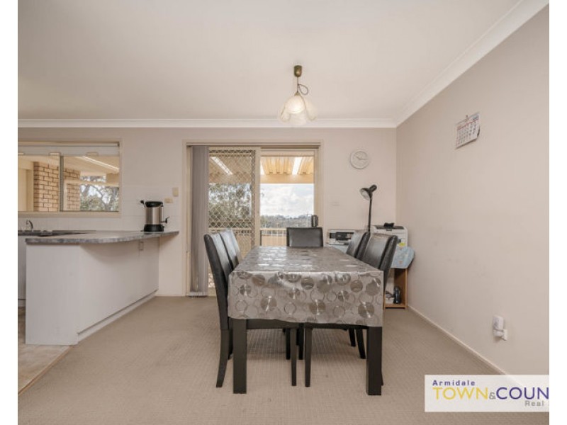 2/2 Keena Close, Armidale NSW 2350