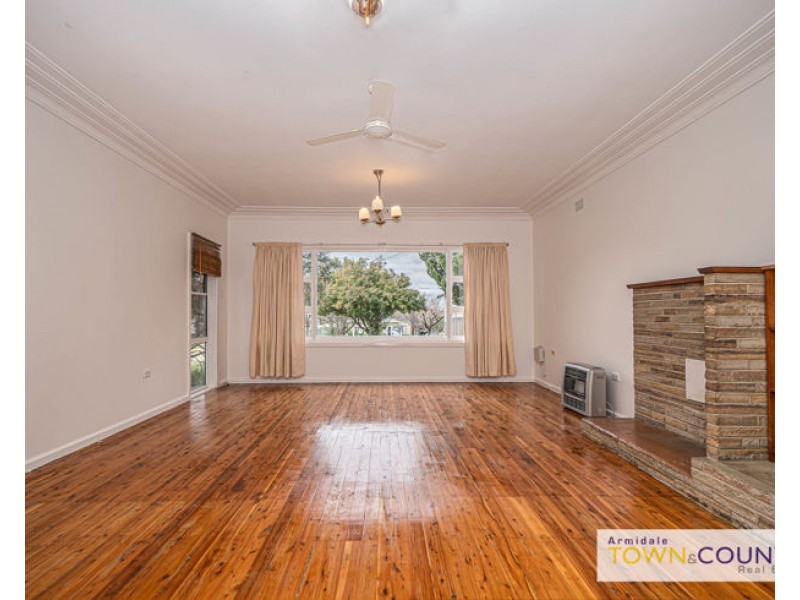 8 Marsh Street, Armidale NSW 2350
