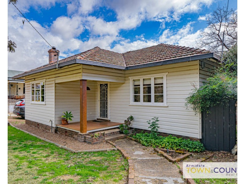 131 Mann Street, Armidale NSW 2350