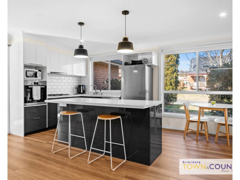 1 Patricia Close, Armidale NSW 2350