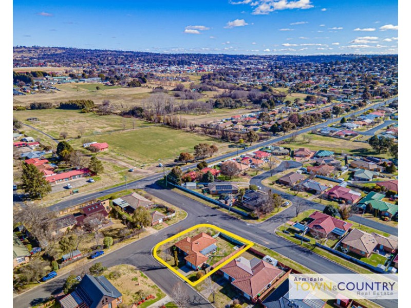 1 Patricia Close, Armidale NSW 2350