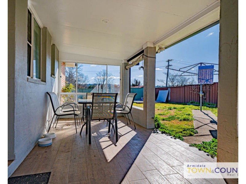 1 Patricia Close, Armidale NSW 2350