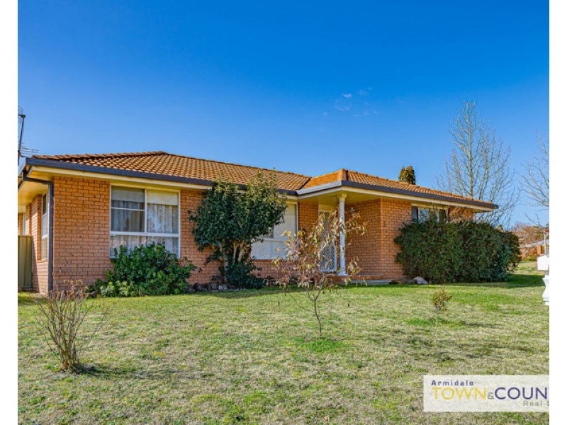 1 Patricia Close, Armidale NSW 2350
