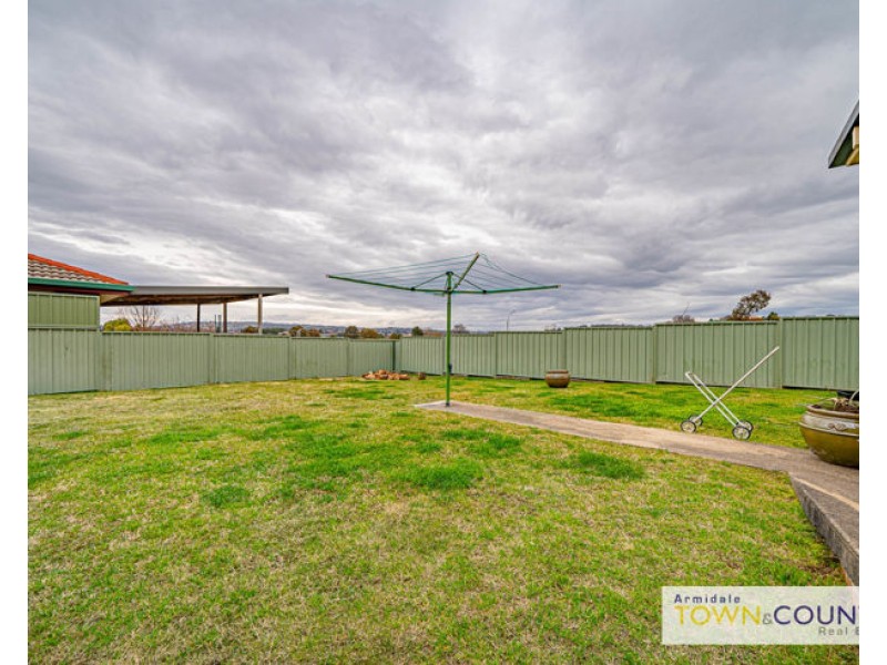 108 Fittler Close, Armidale NSW 2350