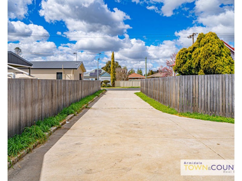 102a Niagara Street, Armidale NSW 2350