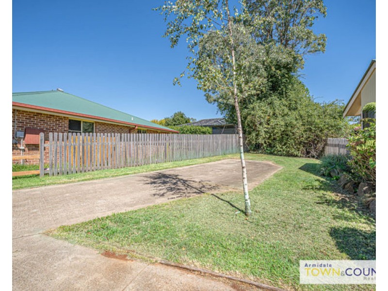 8 Erin Court, Armidale NSW 2350