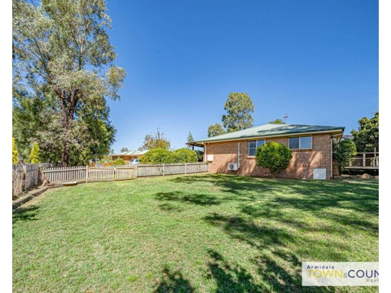 8 Erin Court, Armidale NSW 2350
