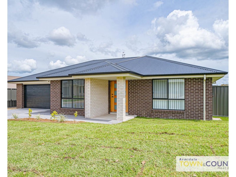 11 Pasture Street, Armidale NSW 2350