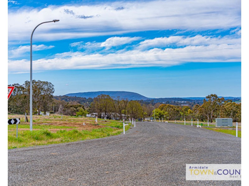 223 Rujala Crescent, Armidale NSW 2350