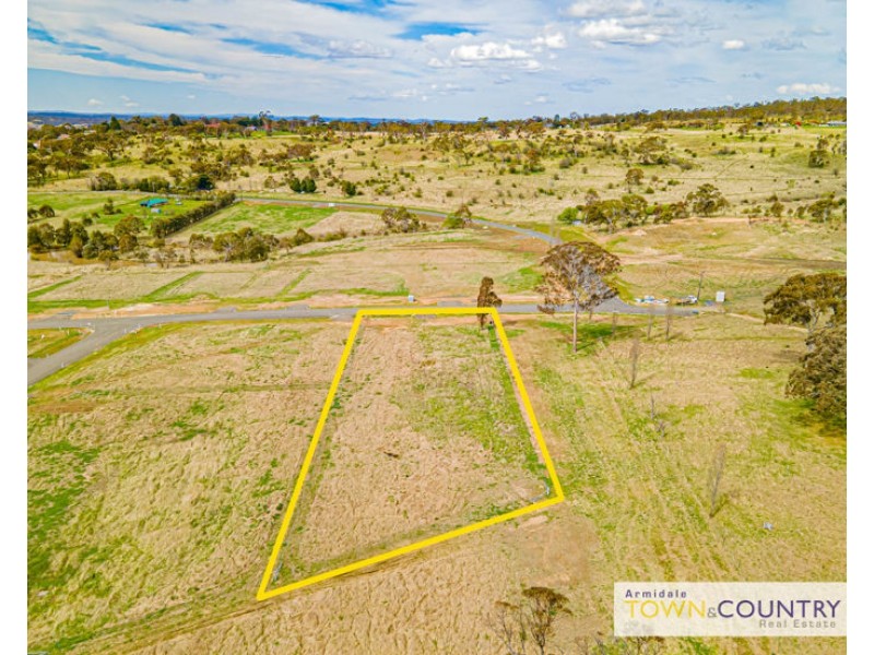 223 Rujala Crescent, Armidale NSW 2350