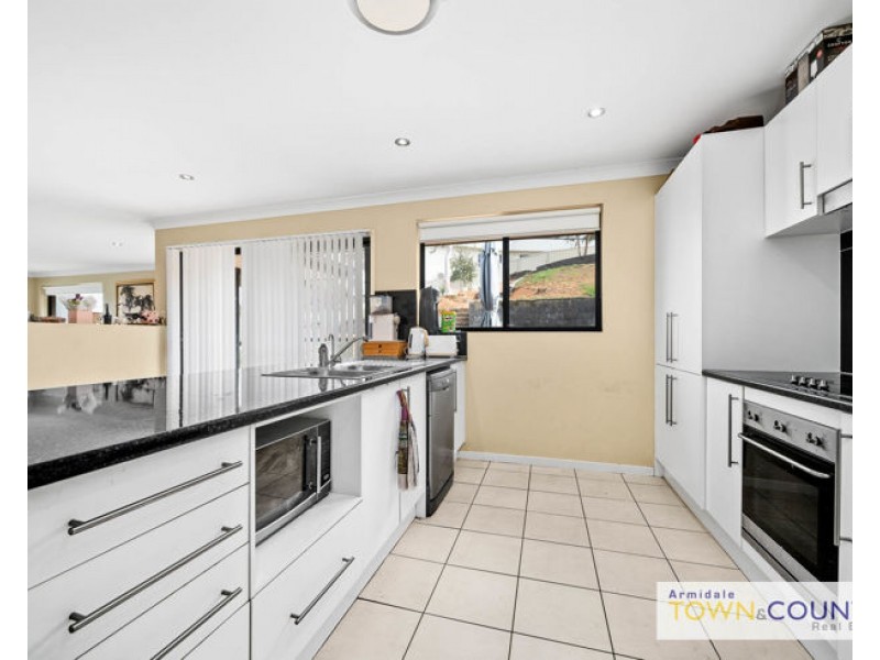 30 Golden Grove, Armidale NSW 2350