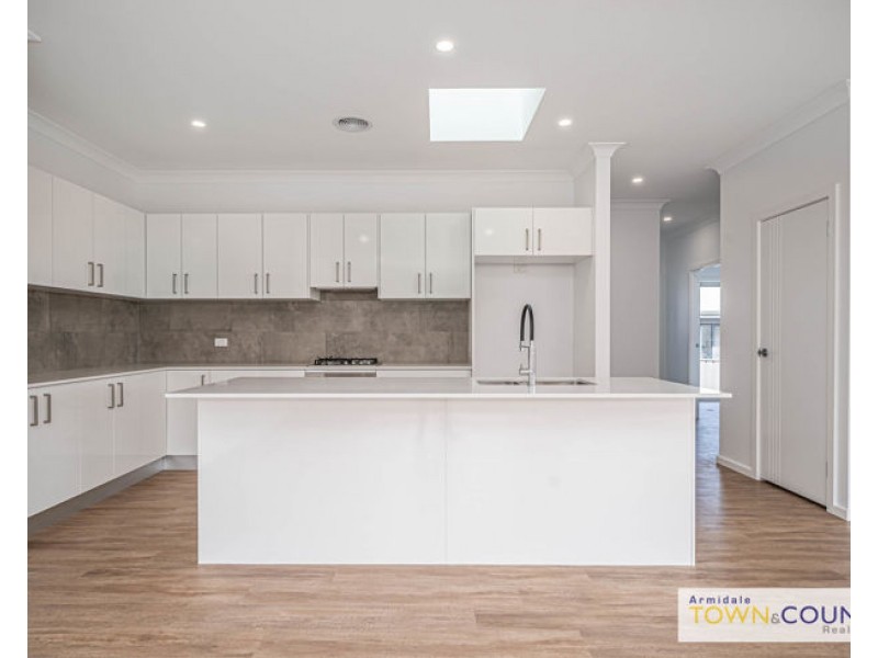 20 Grandview Crescent, Armidale NSW 2350