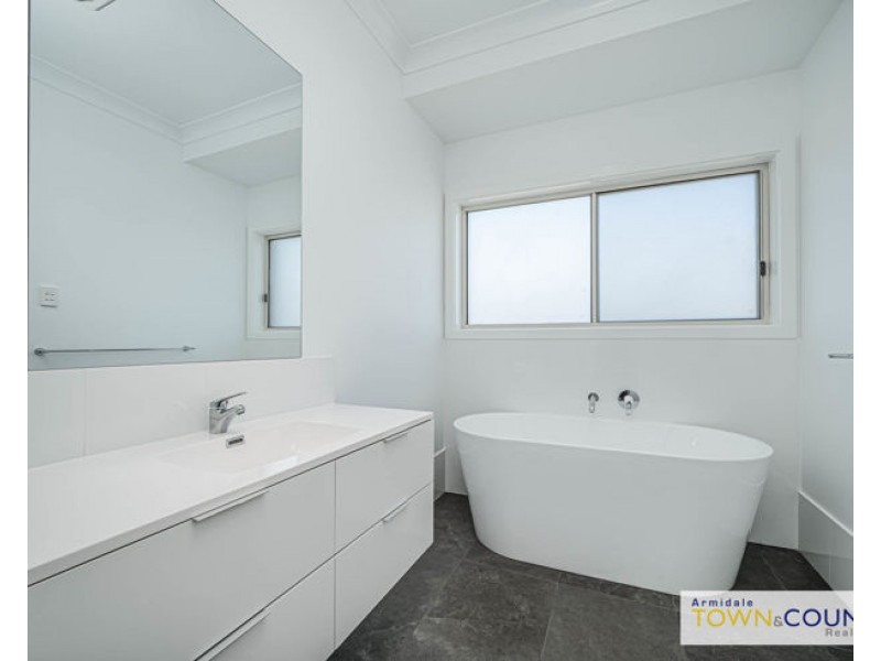 20 Grandview Crescent, Armidale NSW 2350