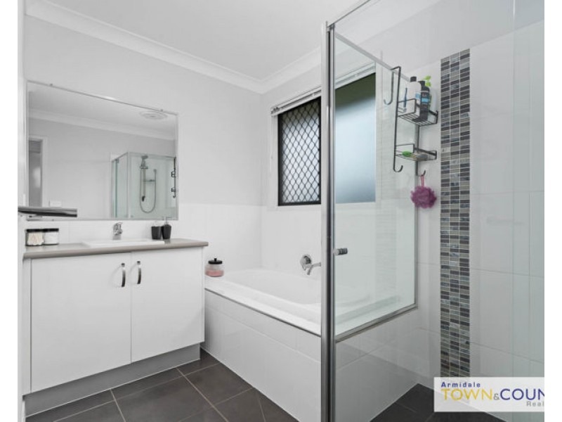 34 Claret Ash Drive, Guyra NSW 2365