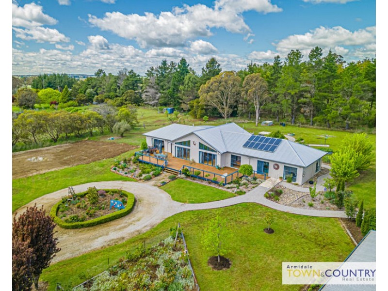 33 Yellowbox Drive, Armidale NSW 2350