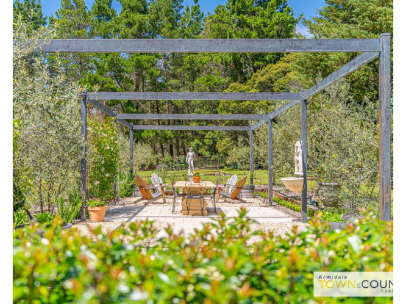 33 Yellowbox Drive, Armidale NSW 2350