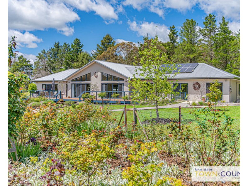 33 Yellowbox Drive, Armidale NSW 2350