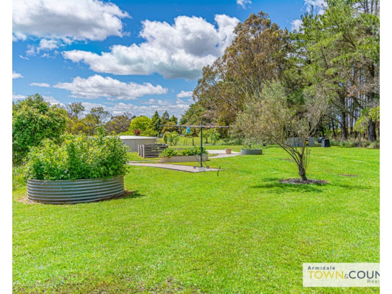 33 Yellowbox Drive, Armidale NSW 2350