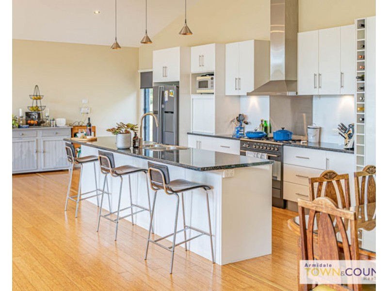 33 Yellowbox Drive, Armidale NSW 2350