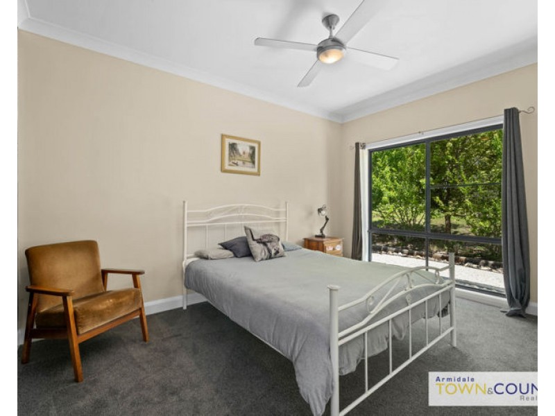 33 Yellowbox Drive, Armidale NSW 2350