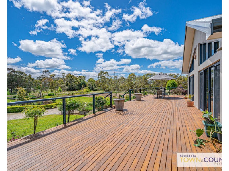 33 Yellowbox Drive, Armidale NSW 2350