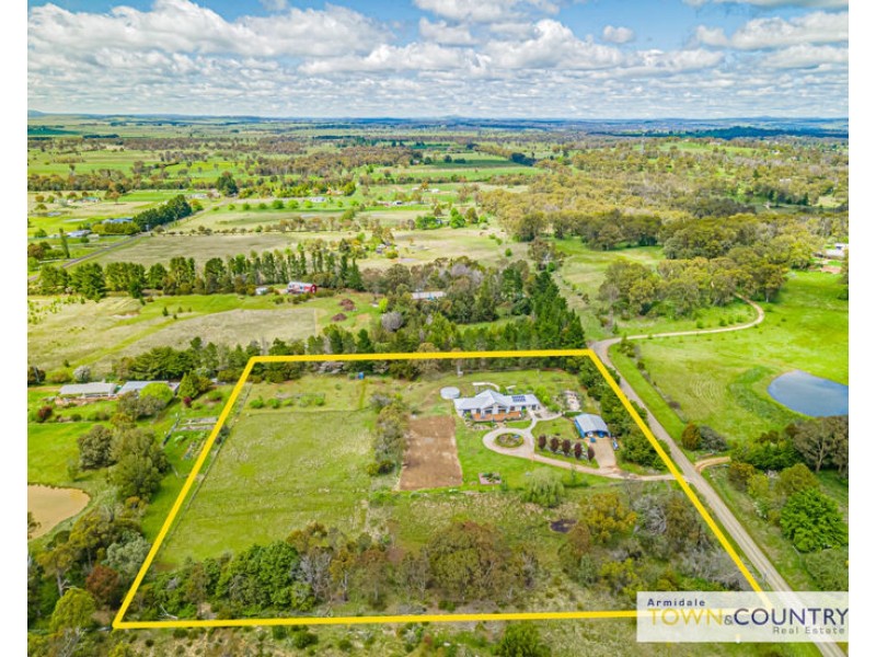 33 Yellowbox Drive, Armidale NSW 2350