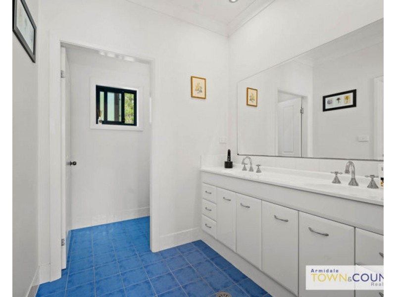 33 Yellowbox Drive, Armidale NSW 2350