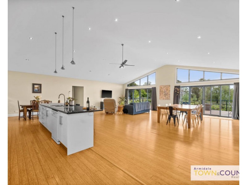 33 Yellowbox Drive, Armidale NSW 2350