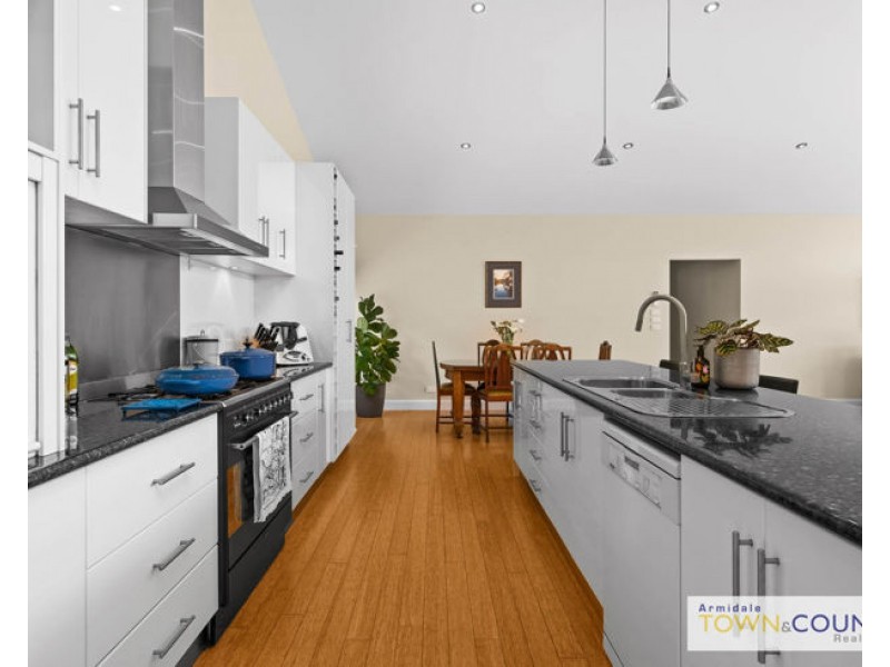 33 Yellowbox Drive, Armidale NSW 2350