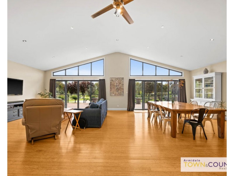 33 Yellowbox Drive, Armidale NSW 2350