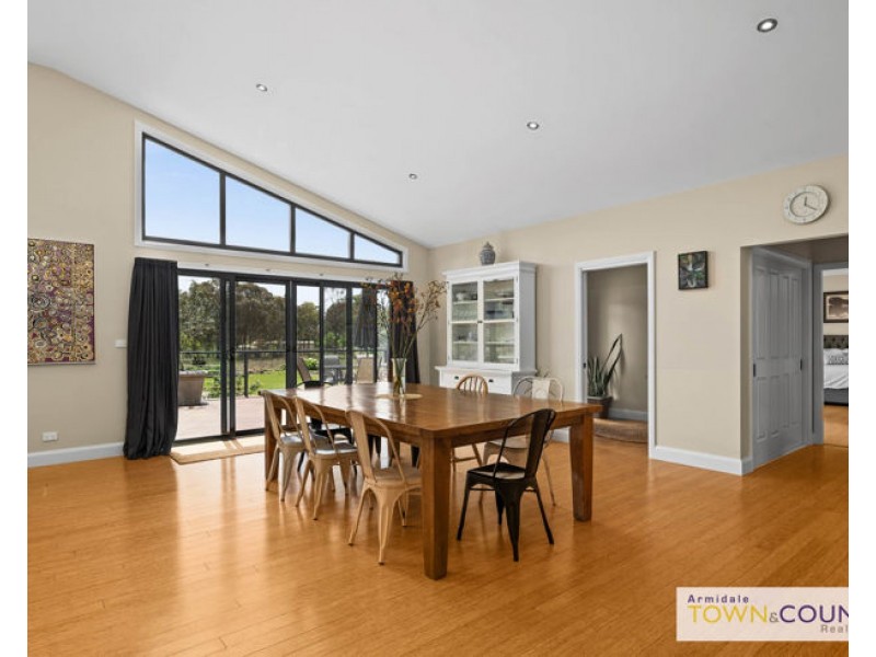 33 Yellowbox Drive, Armidale NSW 2350