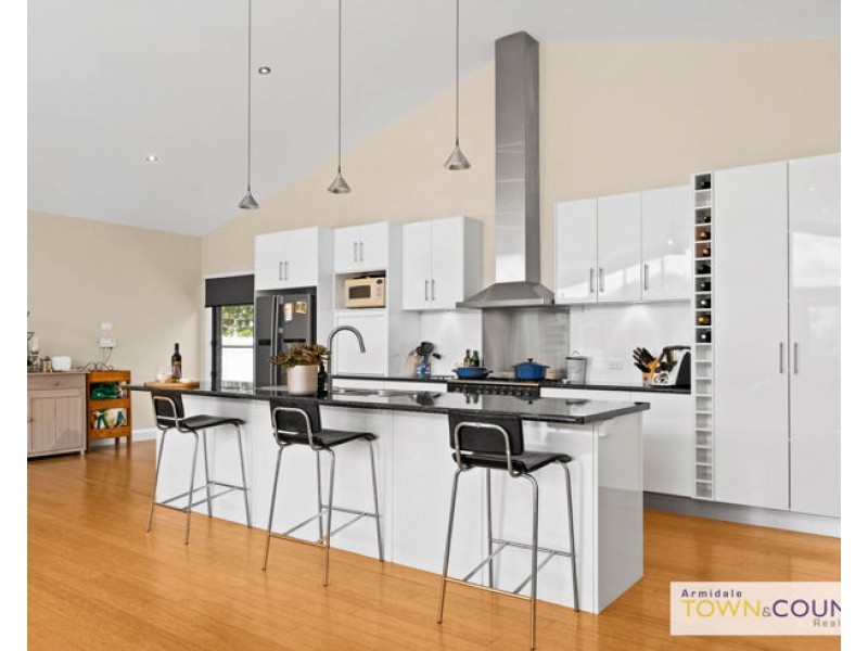 33 Yellowbox Drive, Armidale NSW 2350